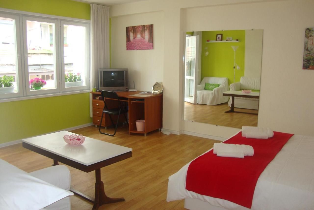 Хостелы Guest Rooms Colours Казанлык-4